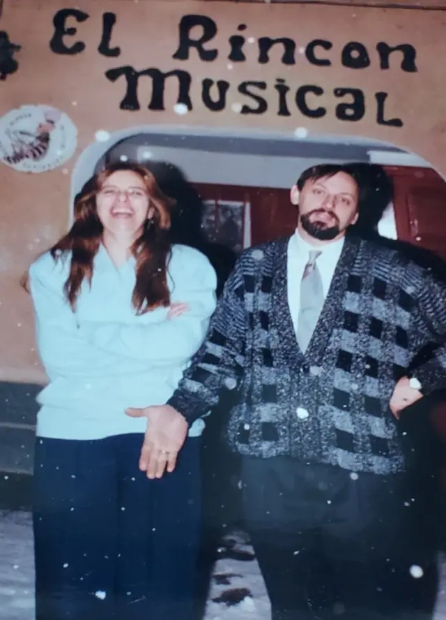 Berta Calderón y Juan Carlos Gosk, en los inicios de El Rincón Musical de Huesca.