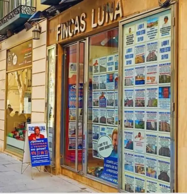 El exterior del local de Fincas Luna, en la calle de San Miguel.