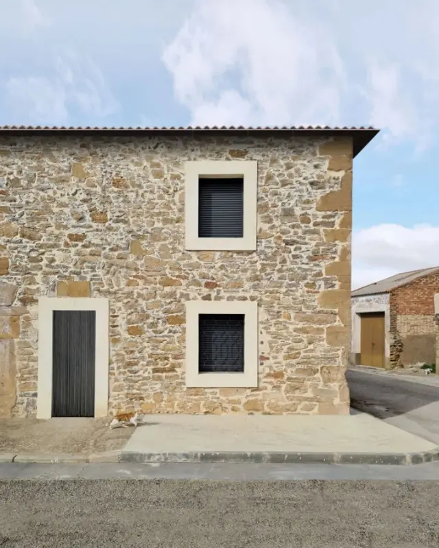 Casa Alonso, una vivienda de 300 años de antiguedad rehabilitada por DANA Arquitectos en un pueblo de Soria.