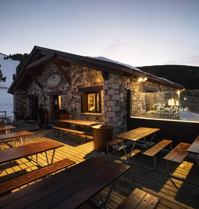 El restaurante Cenas El Bosque de Cerler ofrece una experiencia gastronómica única en las montañas