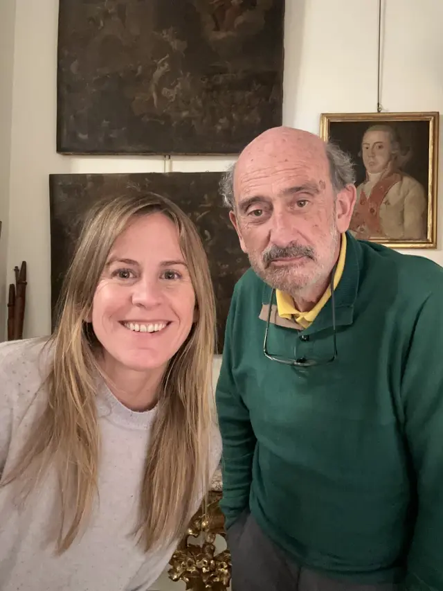 Clara y Miguel Cebrián son los propietarios de Antigüedades Cebrián.