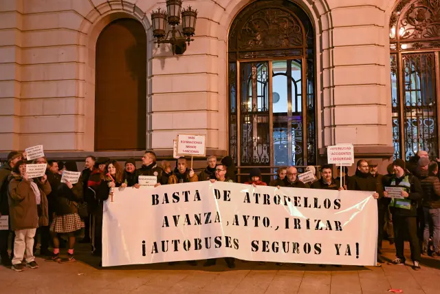 Protesta de los trabajadores en la plaza de España.