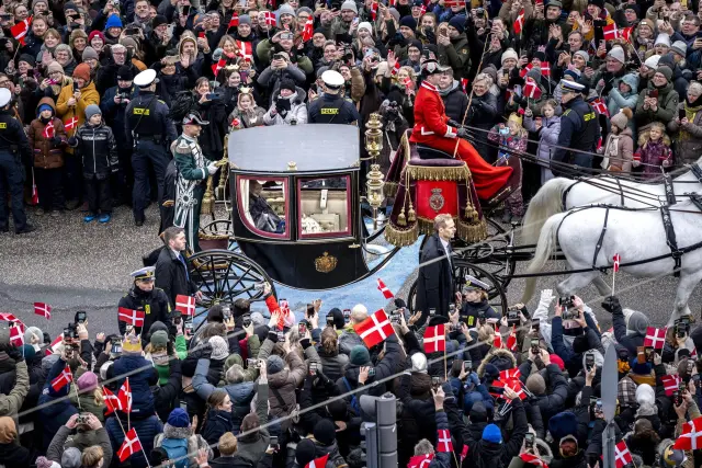 Copenhagen (Denmark), 14/01/2024.- Denmark's Queen Margrethe is escorted by the Guard Hussar Regiment's Mounted Squadron from Amalienborg Castle to Christiansborg Castle for her abdication and change of throne in Copenhagen, Denmark, 14 January 2024. Denmark's Queen Margrethe II announced in her New Year's speech on 31 December 2023 that she would abdicate on 14 January 2024, the 52nd anniversary of her accession to the throne. Her eldest son, Crown Prince Frederik, is set to succeed his mother on the Danish throne as King Frederik X. His son, Prince Christian, will become the new Crown Prince of Denmark following his father's coronation. (Dinamarca, Copenhague) EFE/EPA/IDA MARIE ODGAARD DENMARK OUT

