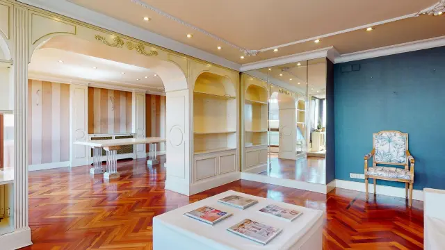 Un piso de Garlan Selection a la venta por casi 700.000 euros en la céntrica plaza Aragón.