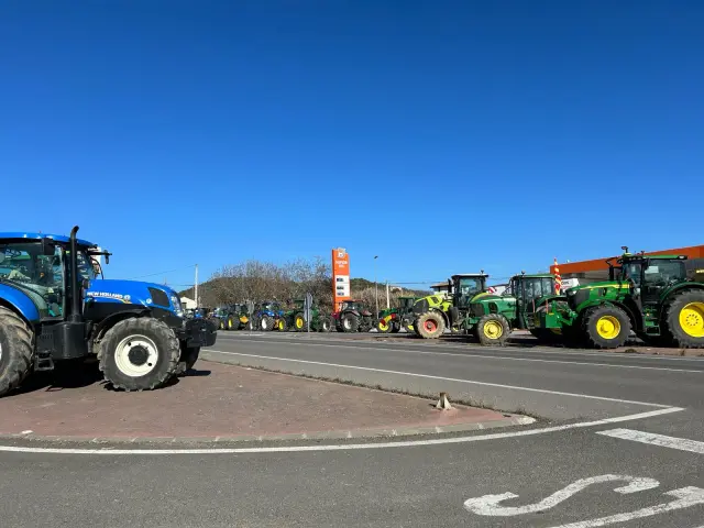Tractores en las Ventas de Santa Lucía de Graus.