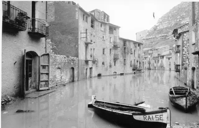 Imagen de la inundación y desalojo de Fayón en 1967.