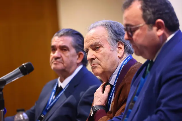 Fle, entre Ricardo Gracia y Manuel Torralba, durante la asamblea de la RFAF.