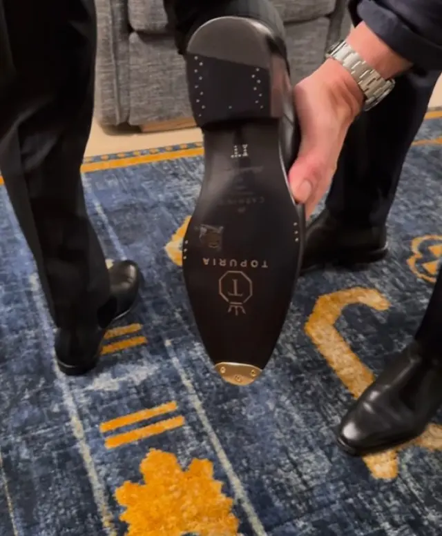 Detalle de la suela de los zapatos personalizados de Topuria.