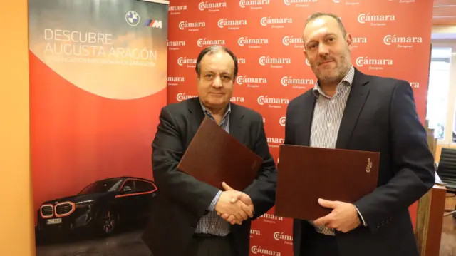 El director general de Cámara Zaragoza, José Miguel Sánchez, y Ángel Mingote, gerente de Augusta Aragón, firmaron el acuerdo de adhesión de la empresa al Club Cámara Fórum Plus.