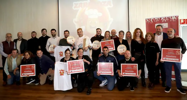 Todos los ganadores del primer concurso de patatas bravas de Zaragoza.