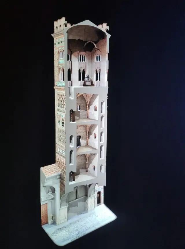 Detalle de la Torre del Salvador por dentro.