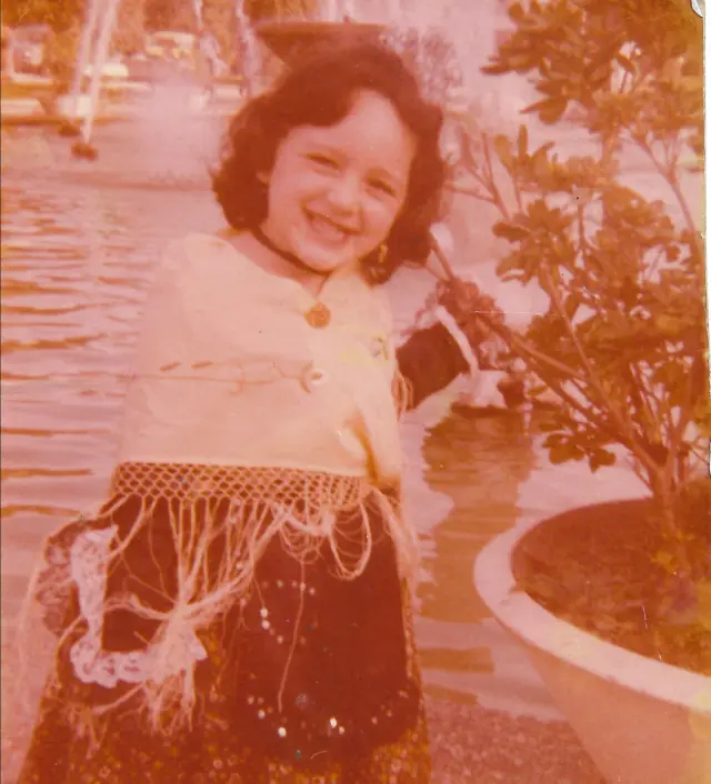 Cristina Monge, de niña, vestida de aragonesa