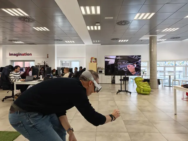 'Tocando' la realidad mixta con las Apple Vision Pro en las oficinas de Imascono