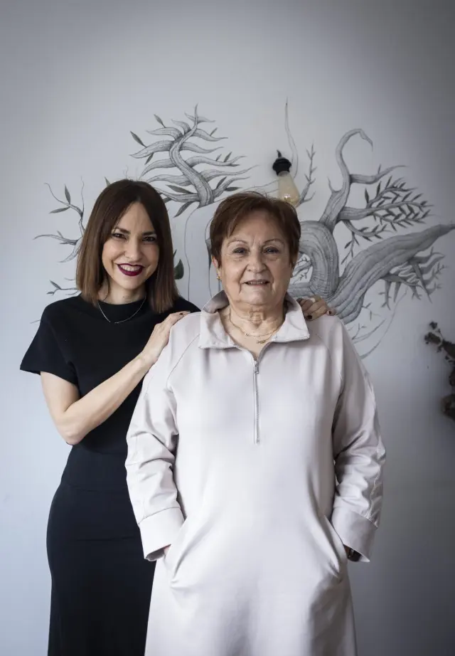Paula Ortiz y Gloria Álvarez. La realizadora vivió sus primeros cinco años en Tamarite de Litera.
