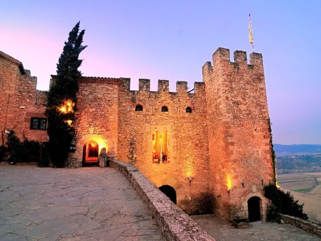 Vista del Castillo de Montsonís, un encantador pueblo medieval de Lérida