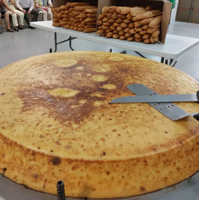 Una de las grandes tortillas de Zumeta, en Jaulín