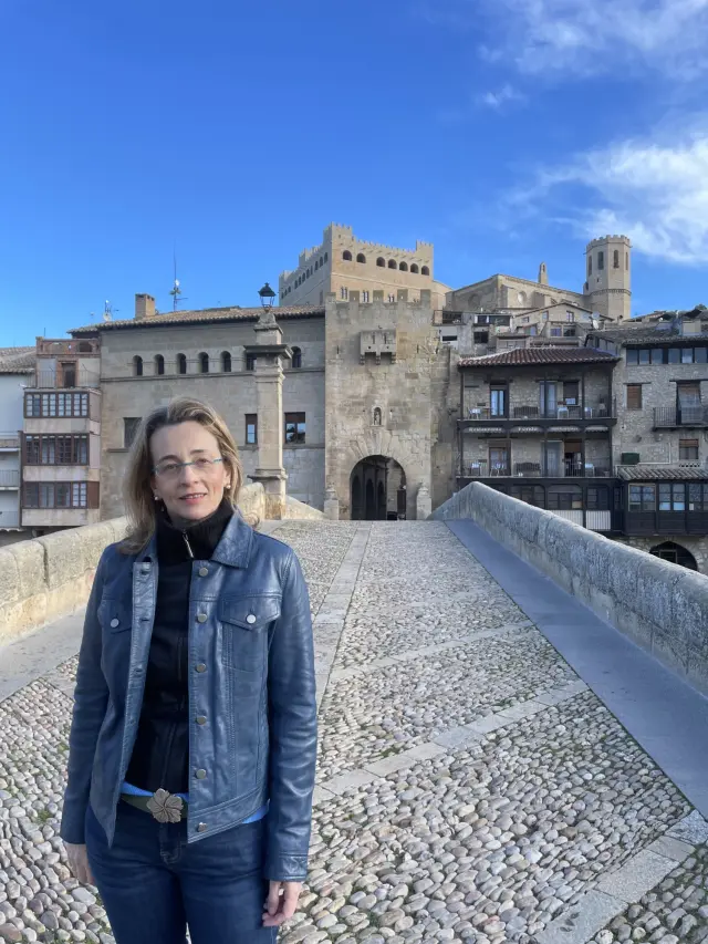 María José Martí, tras su estancia en el Mobile de Barcelona, ha regresado a Valderrobres para visitar a su familia.