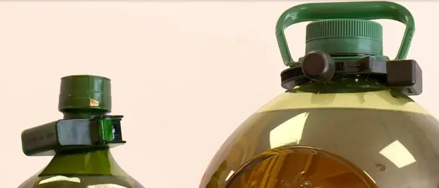 Botellas de aceite de oliva con alarma antihurto.