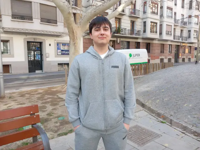 El estudiante zaragozano Yeray Espinosa, en la Gran Vía de Zaragoza.