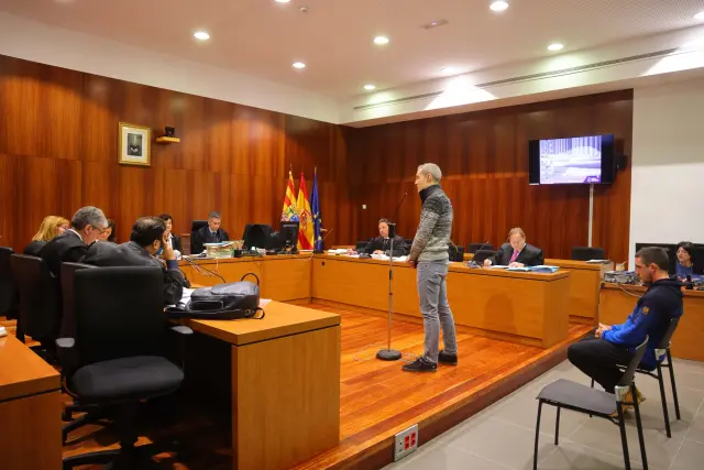 Los acusados por el incendio de la sierra de Alcubierre, durante el juicio que se está celebrando en la Audiencia Provincial de Zaragoza.