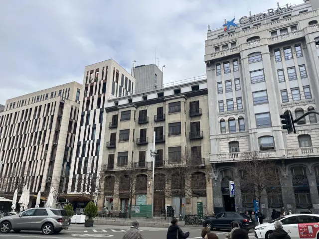 El edificio del Coso 43-45, en mal estado en pleno corazón de Zaragoza.