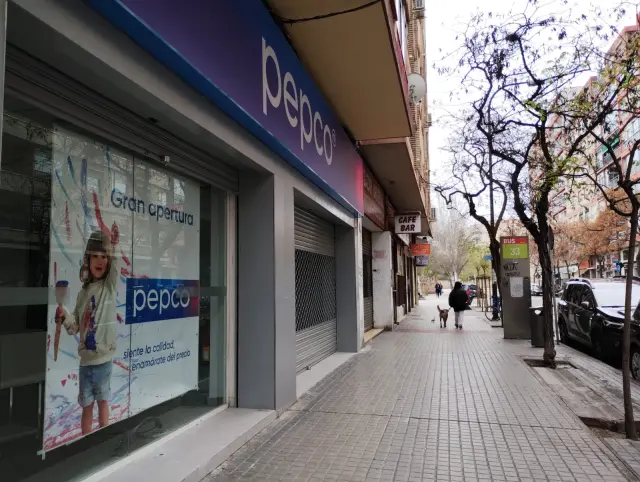 Futura tienda de la cadena de bajo coste Pepco en el barrio de las Delicias de Zaragoza.