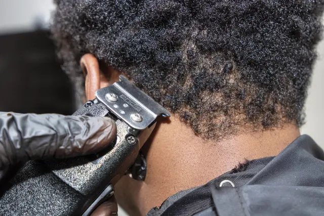 Muchas mujeres negras se ven obligadas a alisarse el pelo para encontrar trabajo.