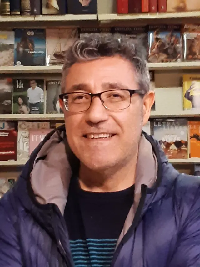 Daniel Nesquens suele publicar entre tres y seis libros al año.