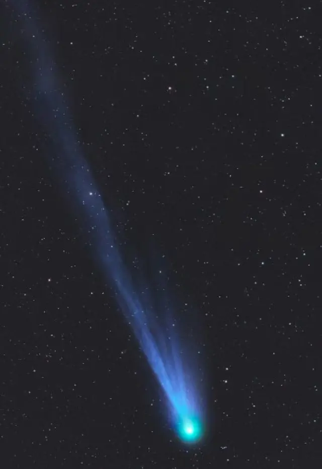 El pasado 15 de marzo desde Nerpio, Albacete, los astrofotógrafos Gerald Rhemann y Lukas Demetz obtuvieron esta icónica imagen del cometa Pons-Brooks.
