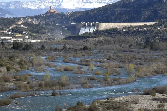 El río Cinca recibe el caudal generador desde la presa de El Grado.