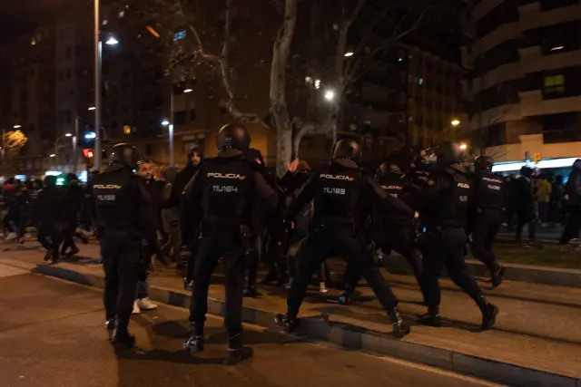 Los antifascistas se manifestaron el 17 de enero de 2019 en protesta contra un mitin de Vox en el Auditorio de Zaragoza.