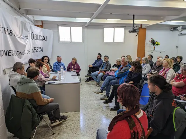 Debate sobre la sanidad pública organizado en la sede de Cambiar Huesca-IU.