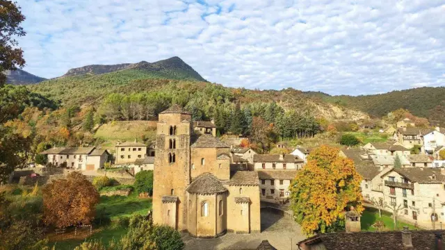 Vista de Santa Cruz de la Serós desde el Hotel El Mirador de los Pirineos