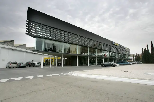 MOTOR: Instalaciones del concesionario Opel Iglesias de la Avenida de Cataluña 243 en Zaragoza.  Autor: PARDOS,  JAVIER Fecha: 19/11/2007 Propietario: Gabesa Id: 2007-159758 [[[HA ARCHIVO]]]