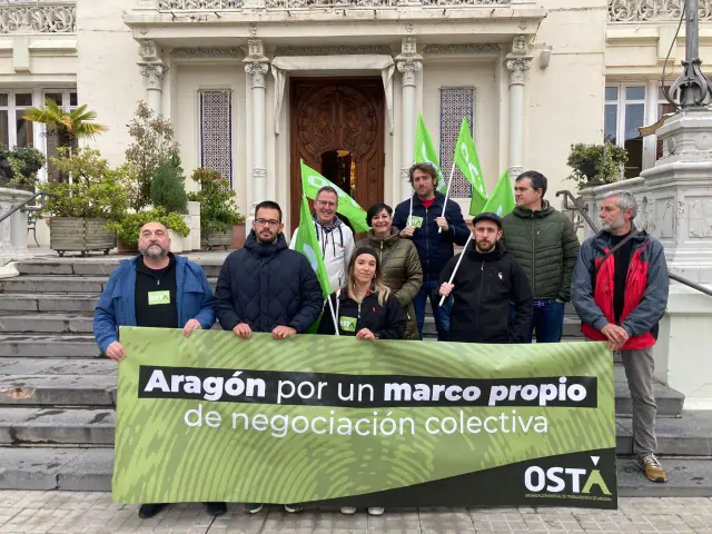 Concentración por el Primero de Mayo organizada por OSTA en Huesca.