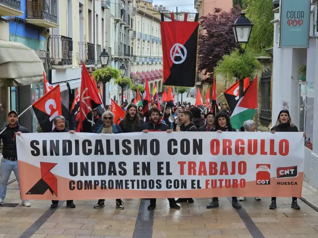 Manifestación del Primero de Mayo organizada por CNT y CGT en Huesca.