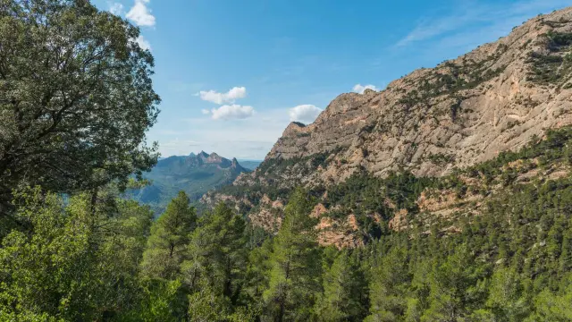 Vista de las montañas desde el Santuario de La Fontcalda, en Tarragona