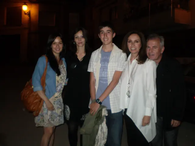 Alejandro con Verónica Sánchez, Ana Álvarez, Ana Belén y Víctor Manuel.