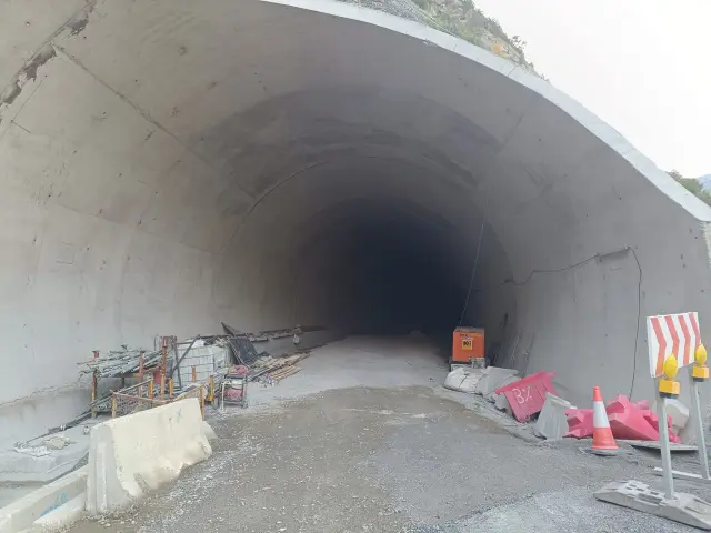 Imagen de la construcción de uno de los nuevos túneles del N-260 del pasado mes de diciembre.