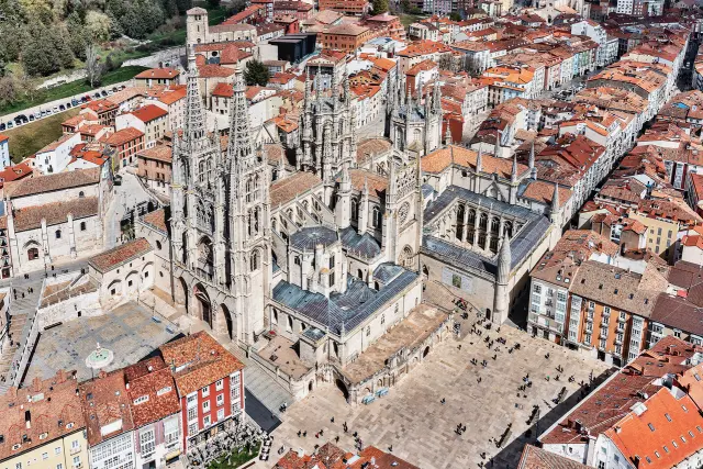 Uno de esos faros ineludibles del camino: la imponente catedral de Burgos.