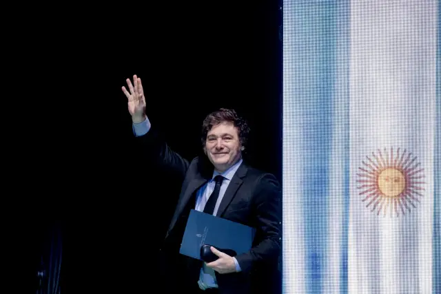 El presidente de Argentina, Javier Milei, durante el acto Viva 24 de VOX, en el Palacio de Vistalegre, a 19 de mayo de 2024, en Madrid (España). El evento, llamado Viva 24 y organizado por VOX de manera anual, celebra su tercera edición con la participación de líderes internacionales, entre ellos el presidente argentino, Javier Milei. Además, durante la edición de este año el partido ha presentado su programa electoral de cara a los comicios europeos del próximo 9 de junio...19 MAYO 2024;VOX;MILEI;LÍDERES;INTERNACIONAL;PROGRAMA;EUROPEO;COMICIOS;ELECCIONES;EUROPEAS;9J;9 DE JUNIO..Carlos Luján / Europa Press..19/05/2024 [[[EP]]]