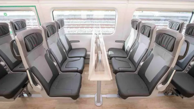 Fila de triple asiento de los trenes Avril de Renfe