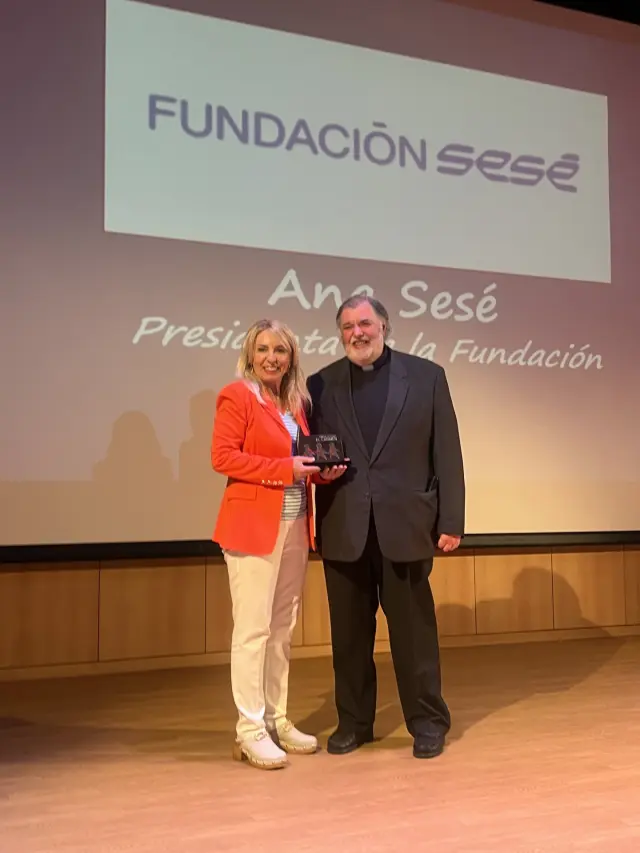 Ana Sesé recoge el premio.