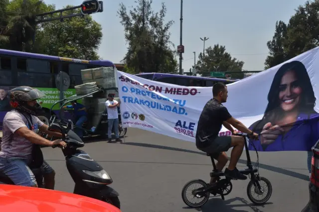 Partidarios de la candidata opositora Xóchitl Galvez se manifiestan en las calles de Ciudad de México