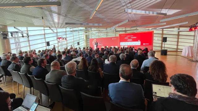 El presidente de Confebus expone las conclusiones del foro celebrado en Zaragoza.