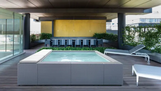 Una piscina prefabricada de la marca 'Laghetto', de Novosat Pool.