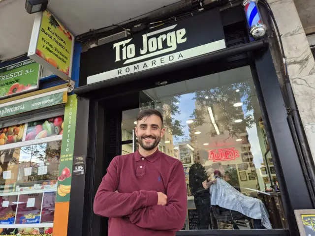 Jorge Villarroya Capablo, dueño de las barberías del Tío Jorge de Zaragoza.