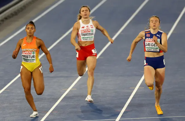 Jaël-Sakura Bestué (izquierda), en la semifinal de 200 metros