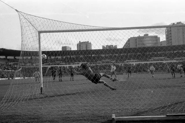 Un gol del Real Zaragoza al Córdoba en 1978, en las porterías con redes con tensores, profundas y únicas en España.