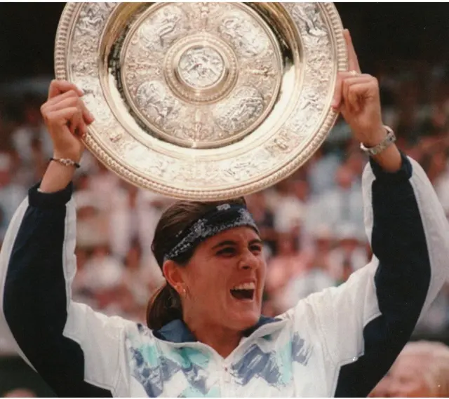Conchita, levantando el trofeo de Wimbledon.